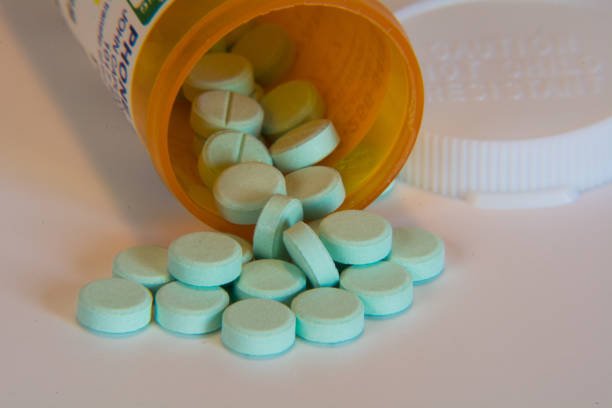 Klonopin vs. Xanax: Comparing Benefits, Risks, and Effects